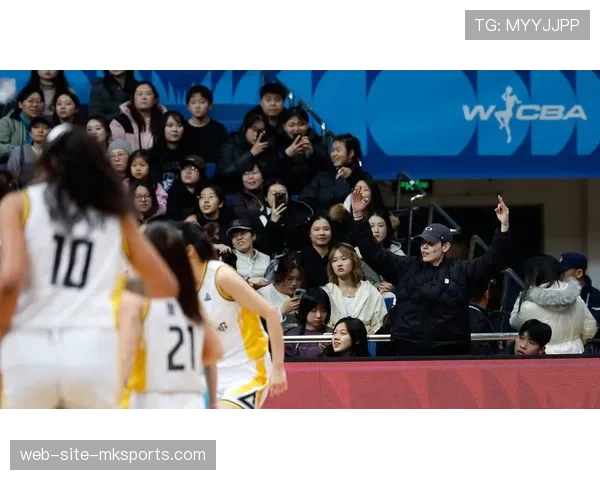 北京首钢园81比57大胜东莞新彤盛 库内克31分15篮板统治内线